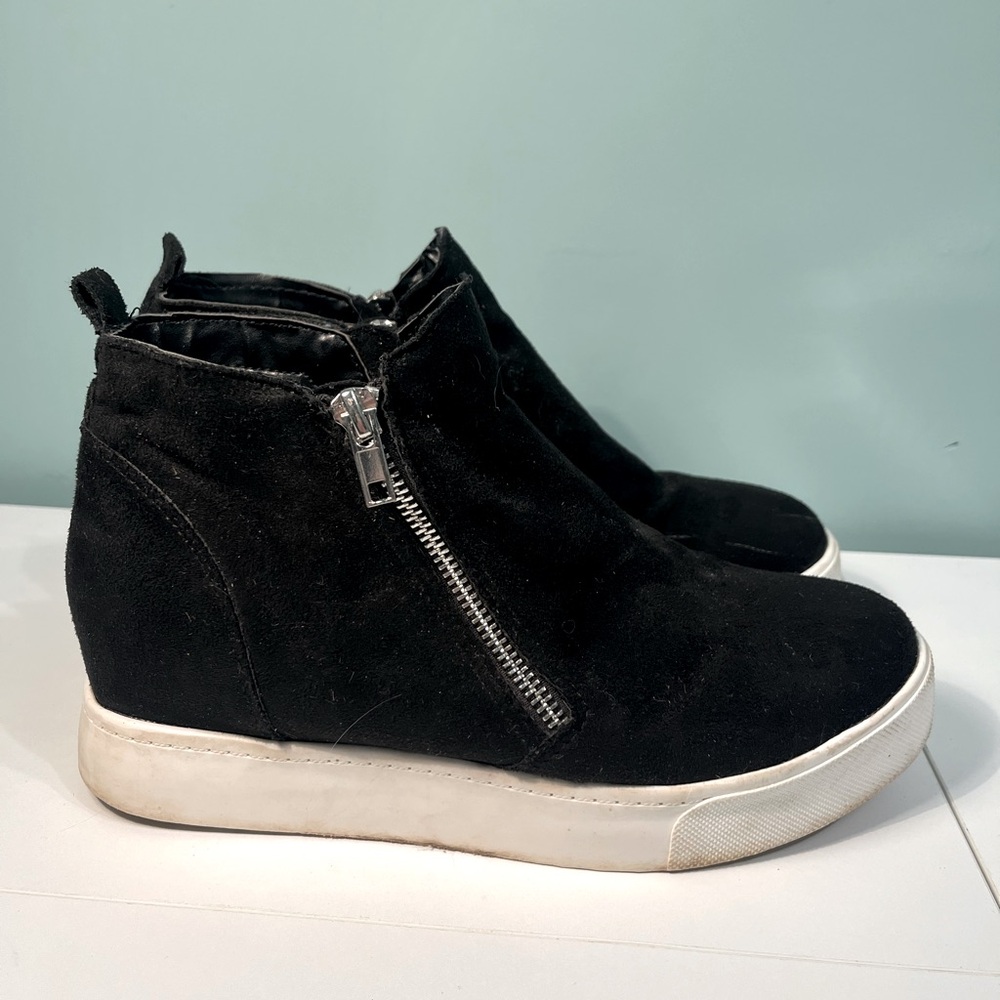 SODA Taylor Black Suede Bootie Sneaker Side Zippers Size 8.5